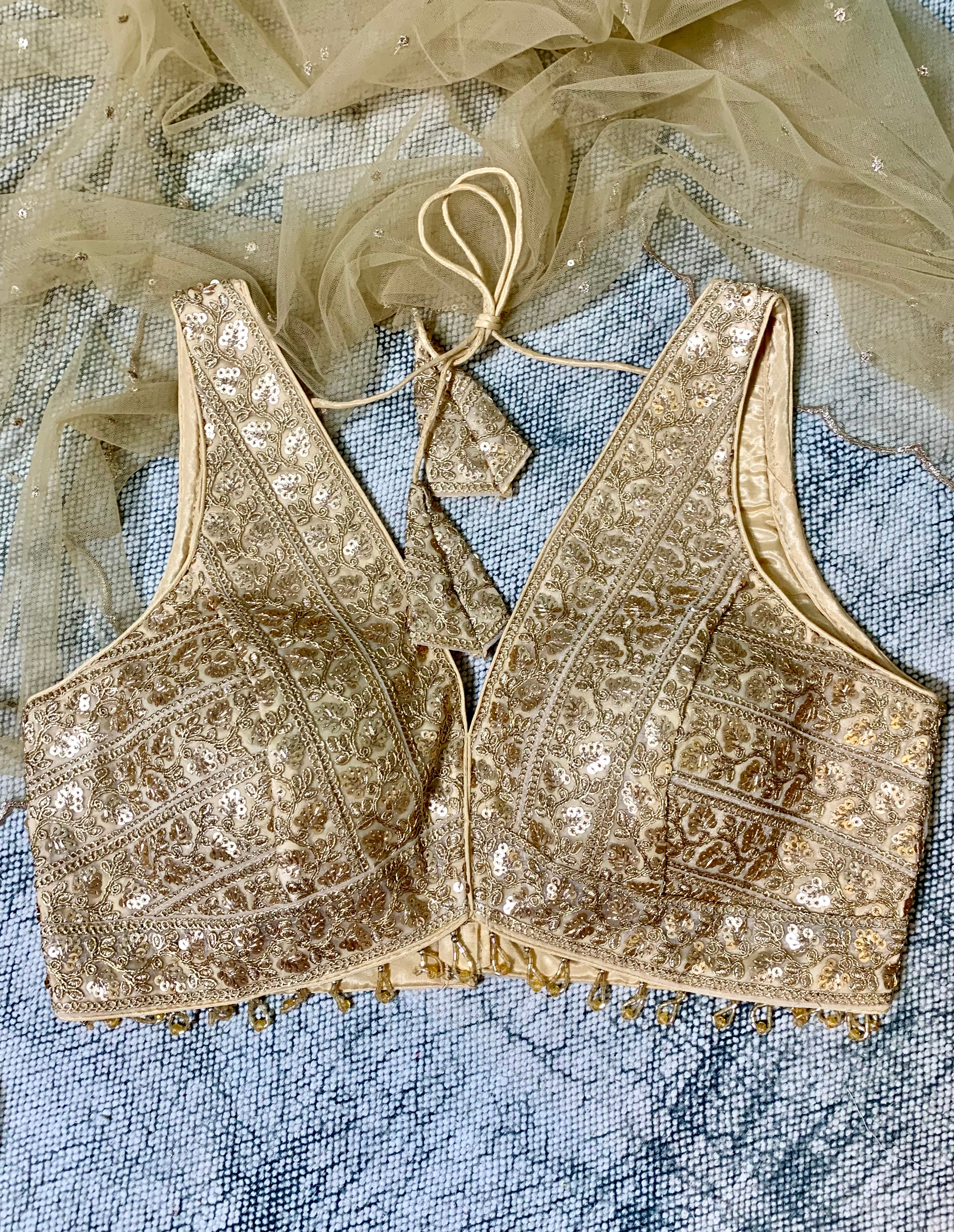 Heavy V sequin