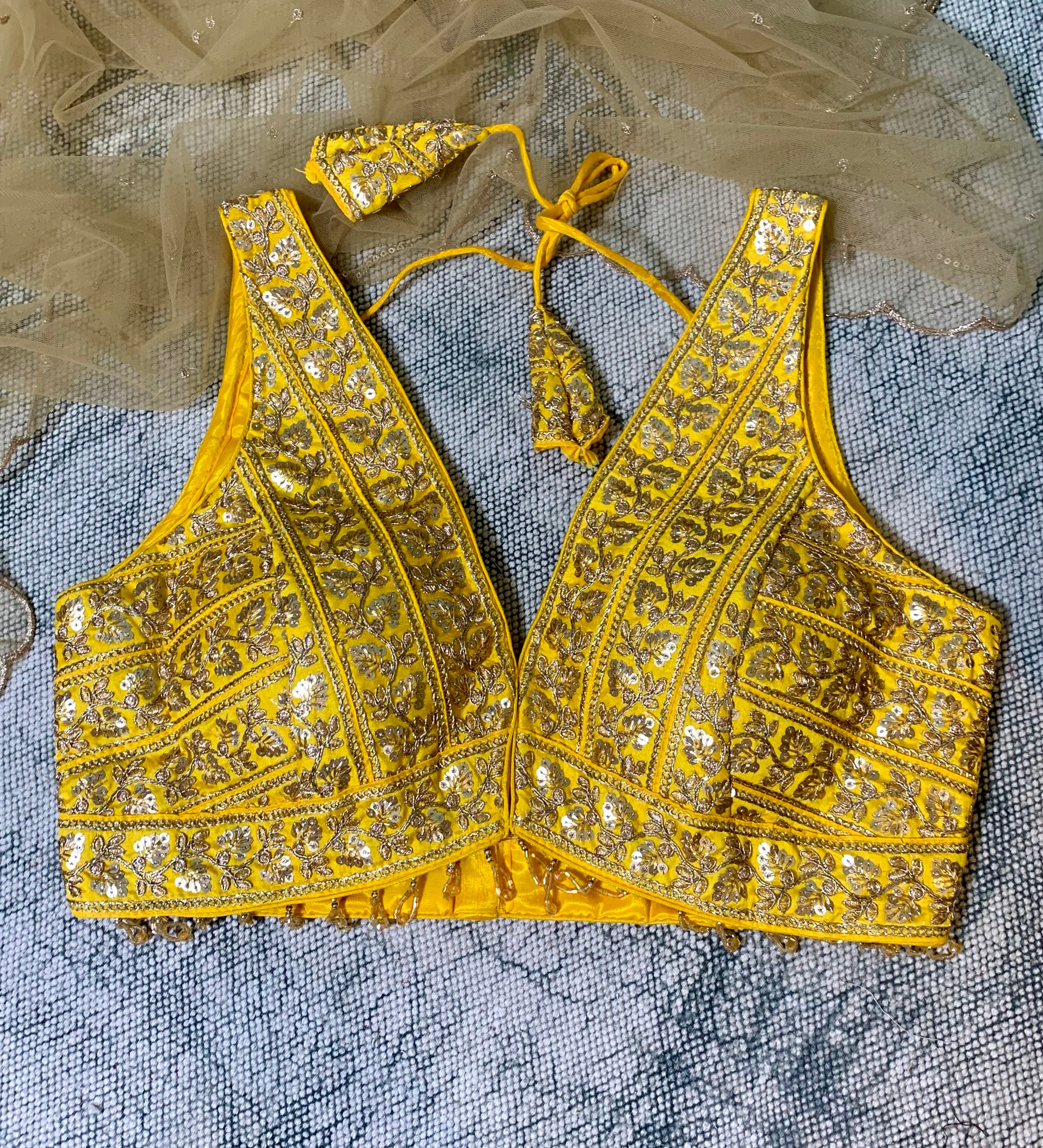Heavy V sequin