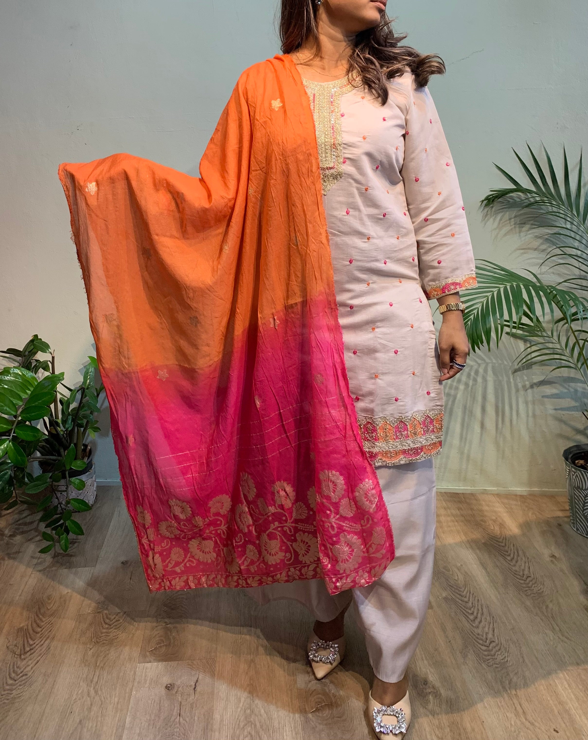 Areshi Churidar