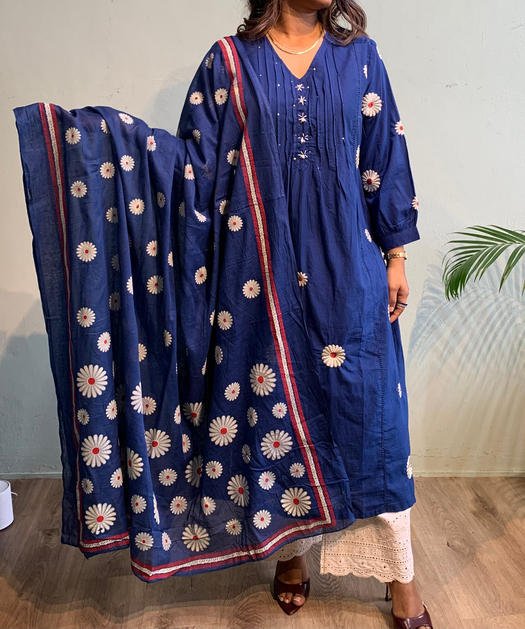 Mirna Churidar