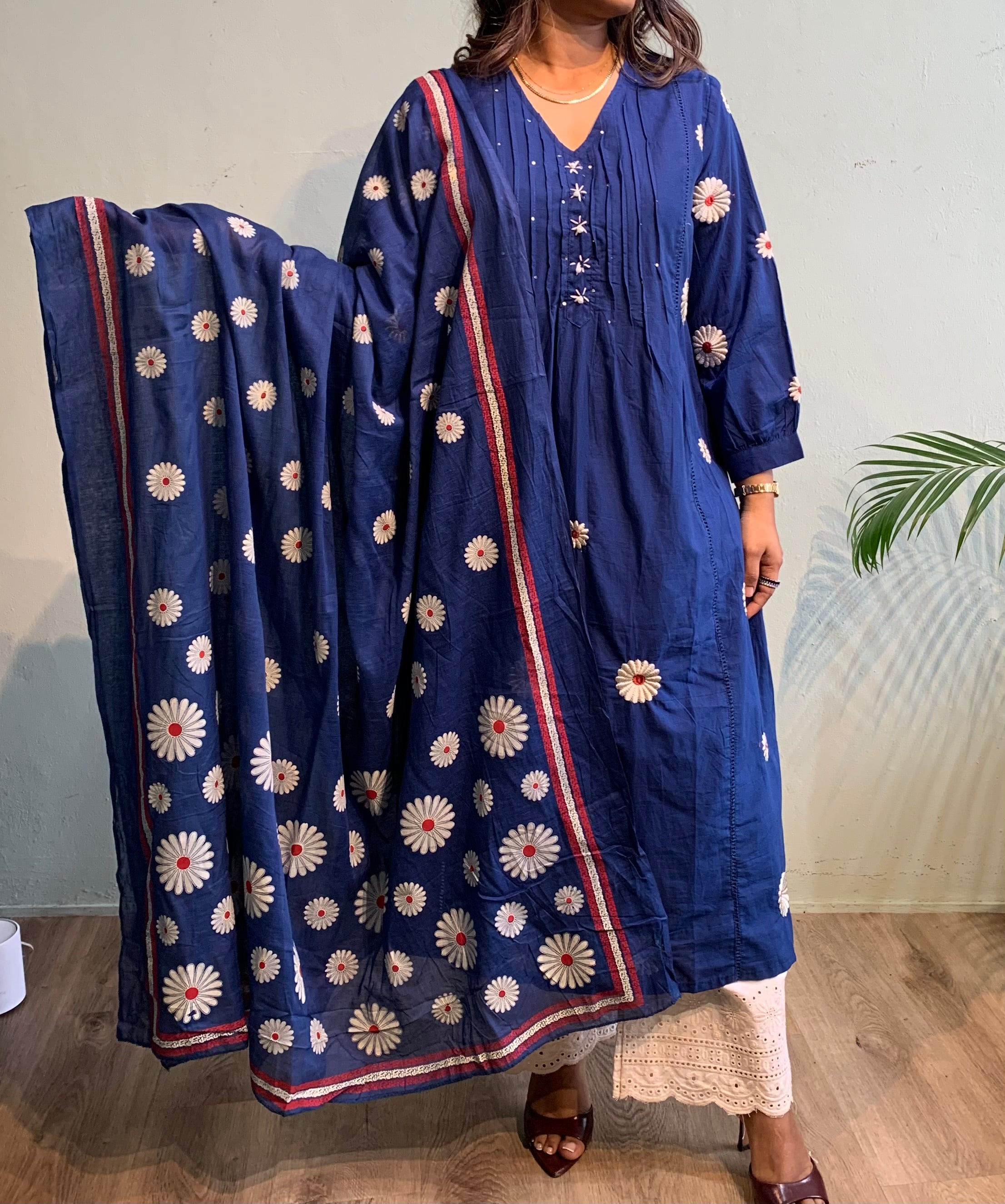 Mirna Churidar