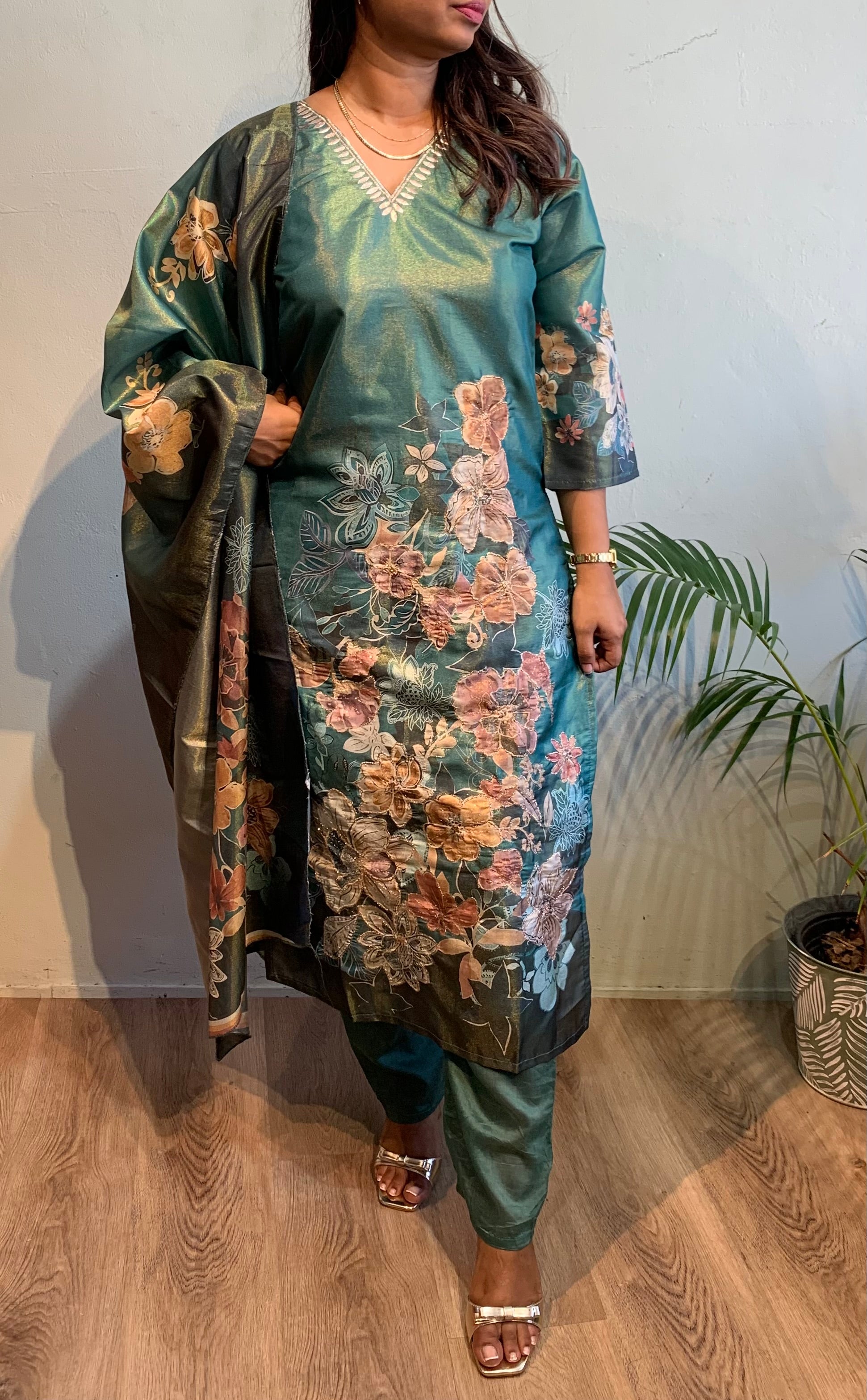 Shila Churidar