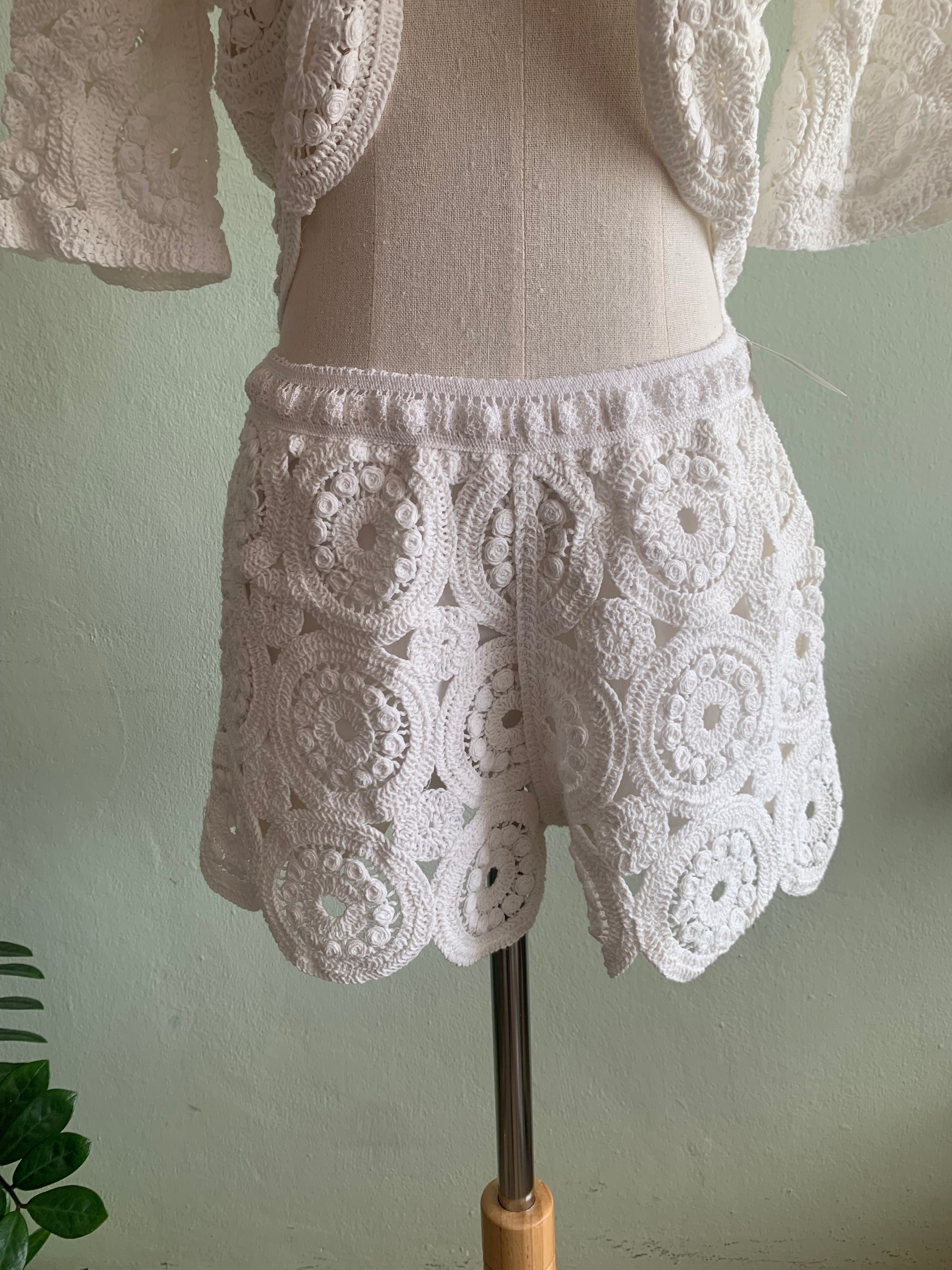 Yally crochet shorts