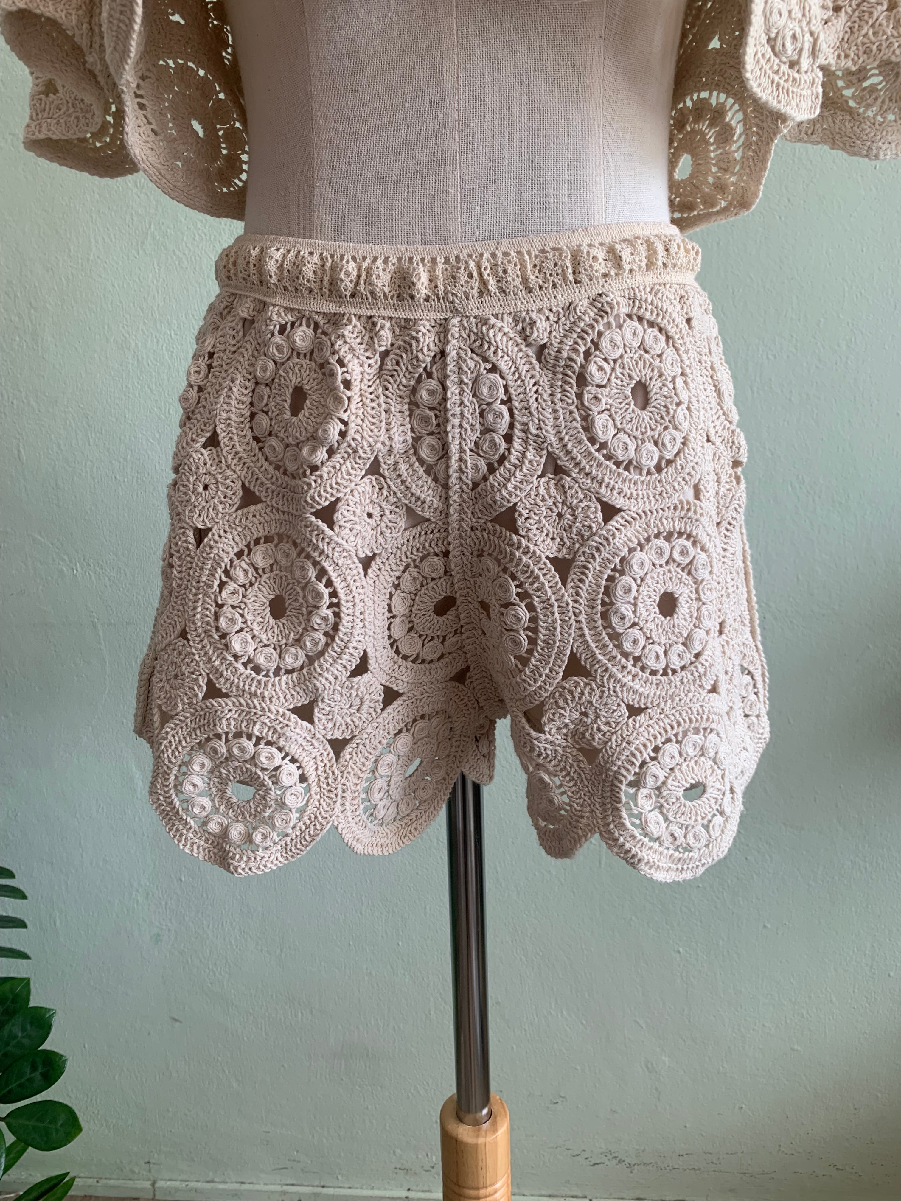 Yally crochet shorts