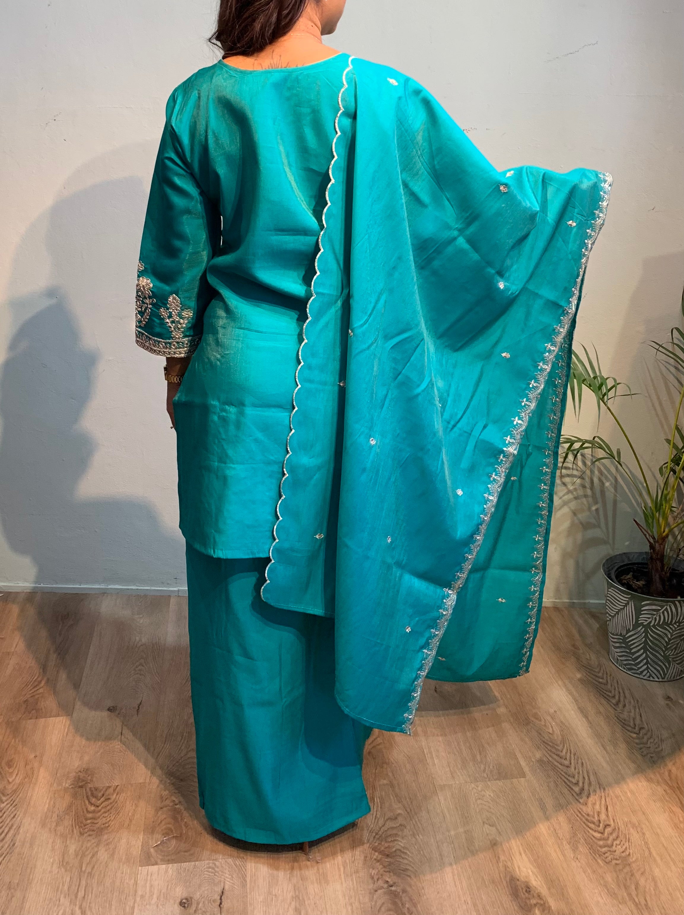 Jeshka Churidar