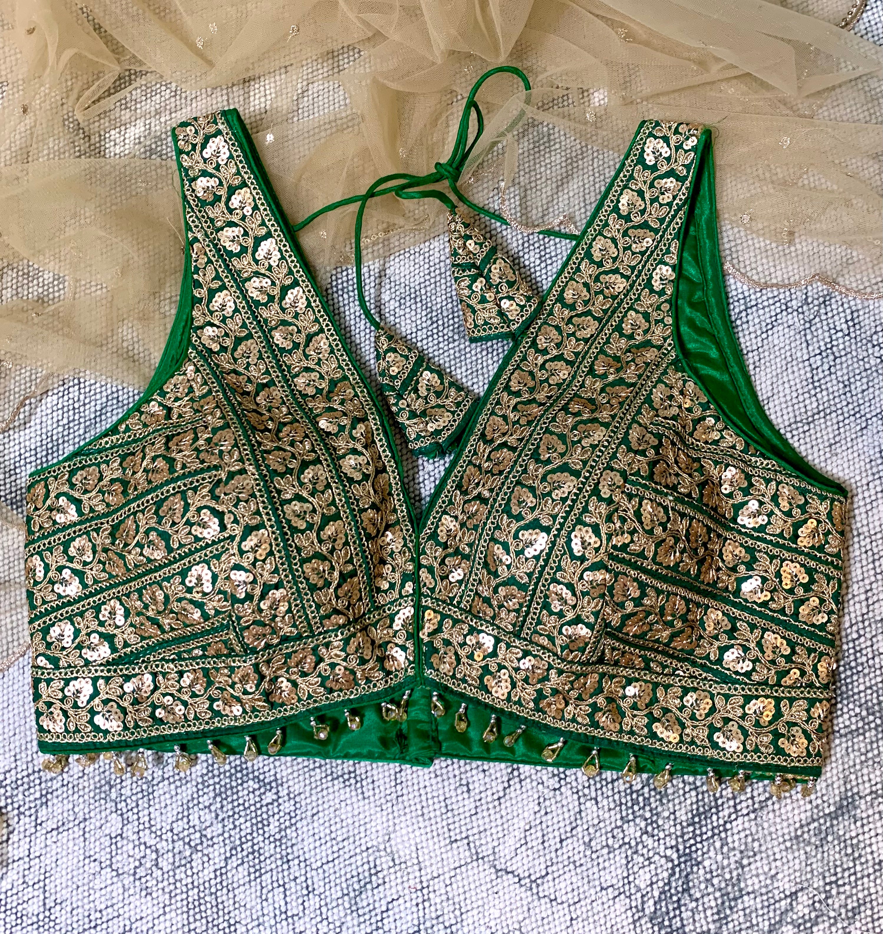 Heavy V sequin