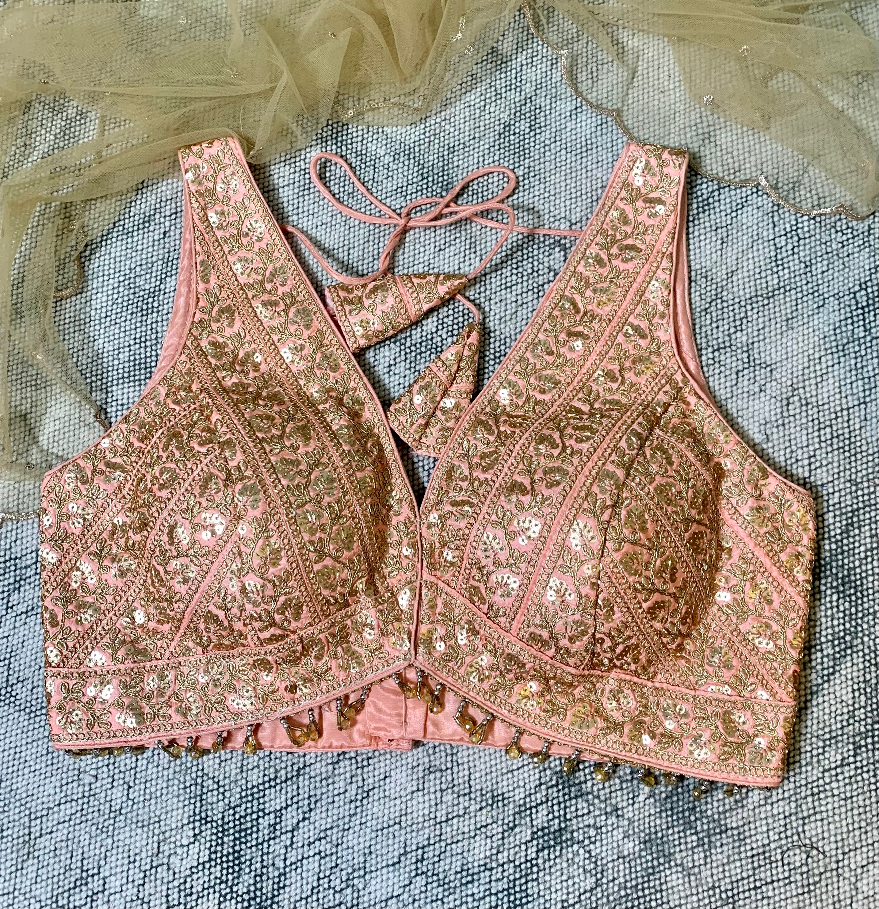 Heavy V sequin