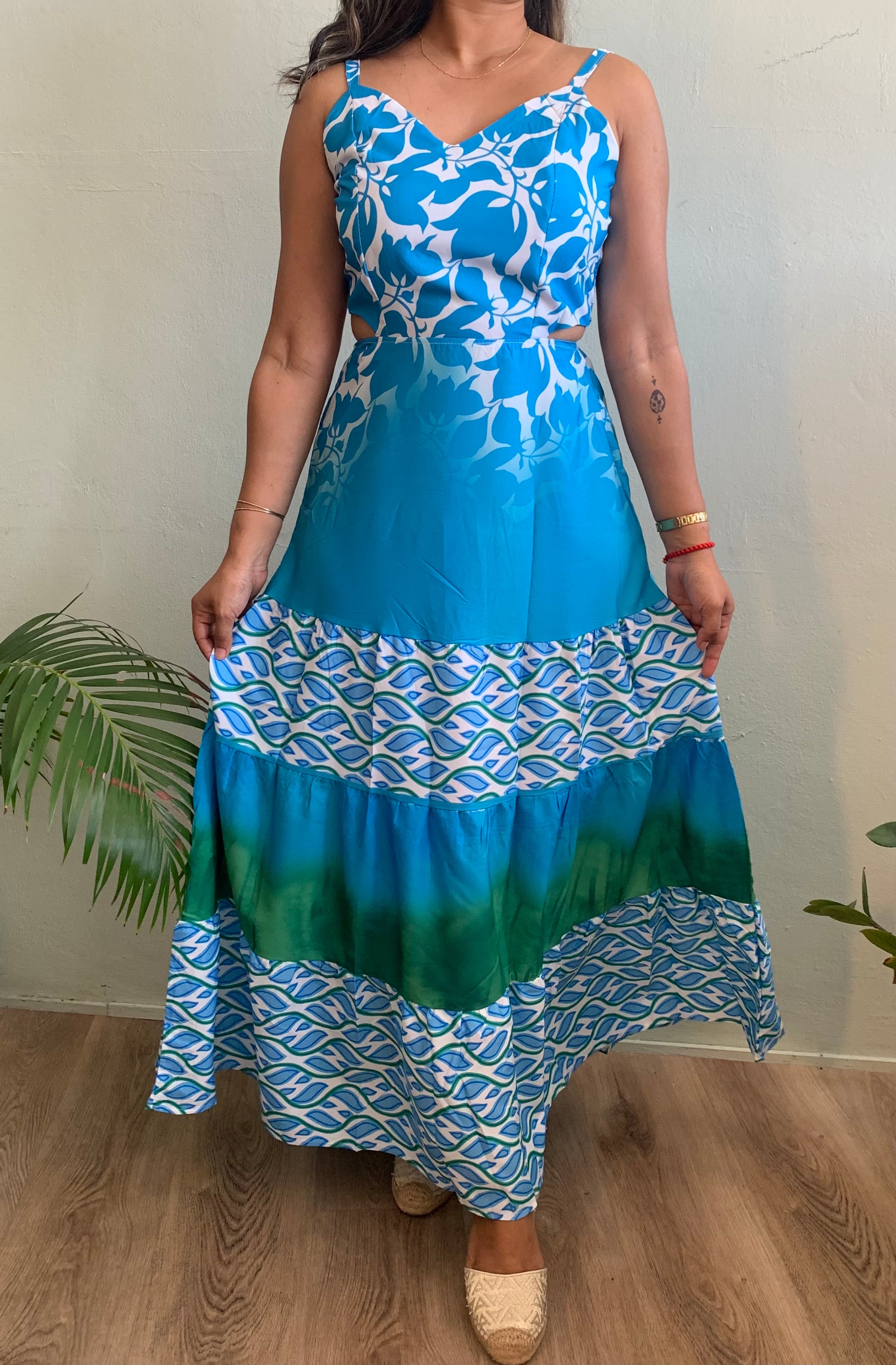 Maxi dress waist cut out