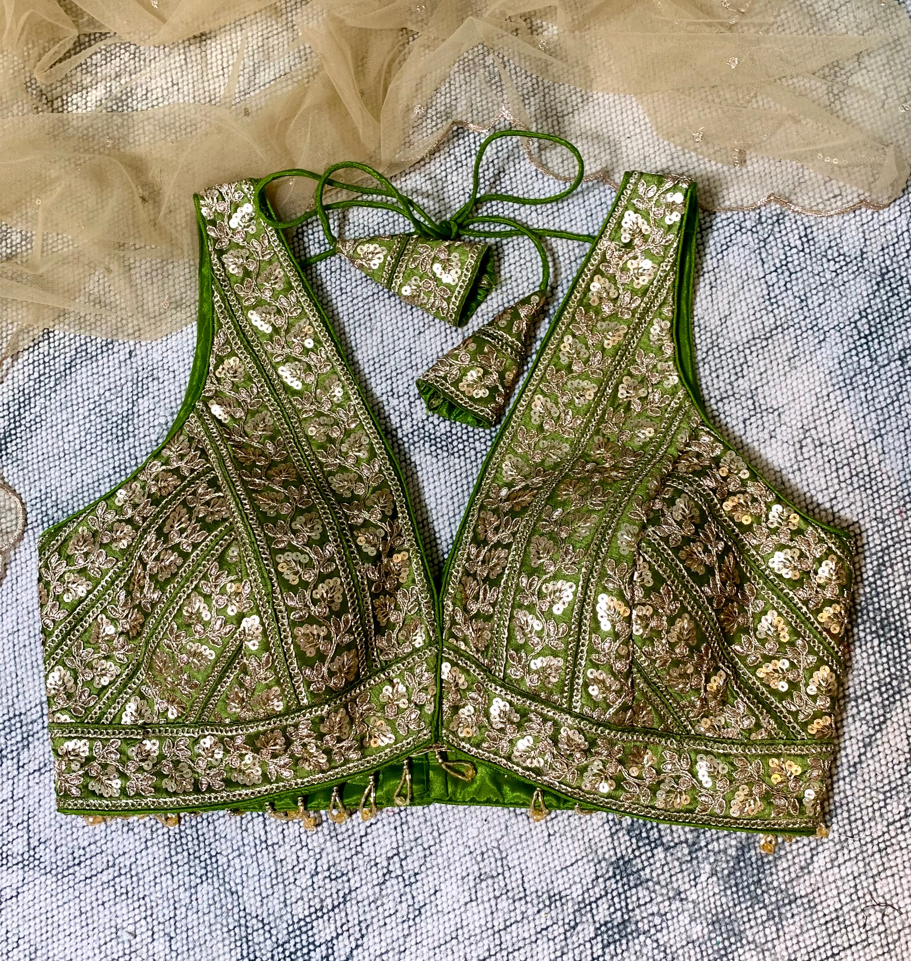 Heavy V sequin