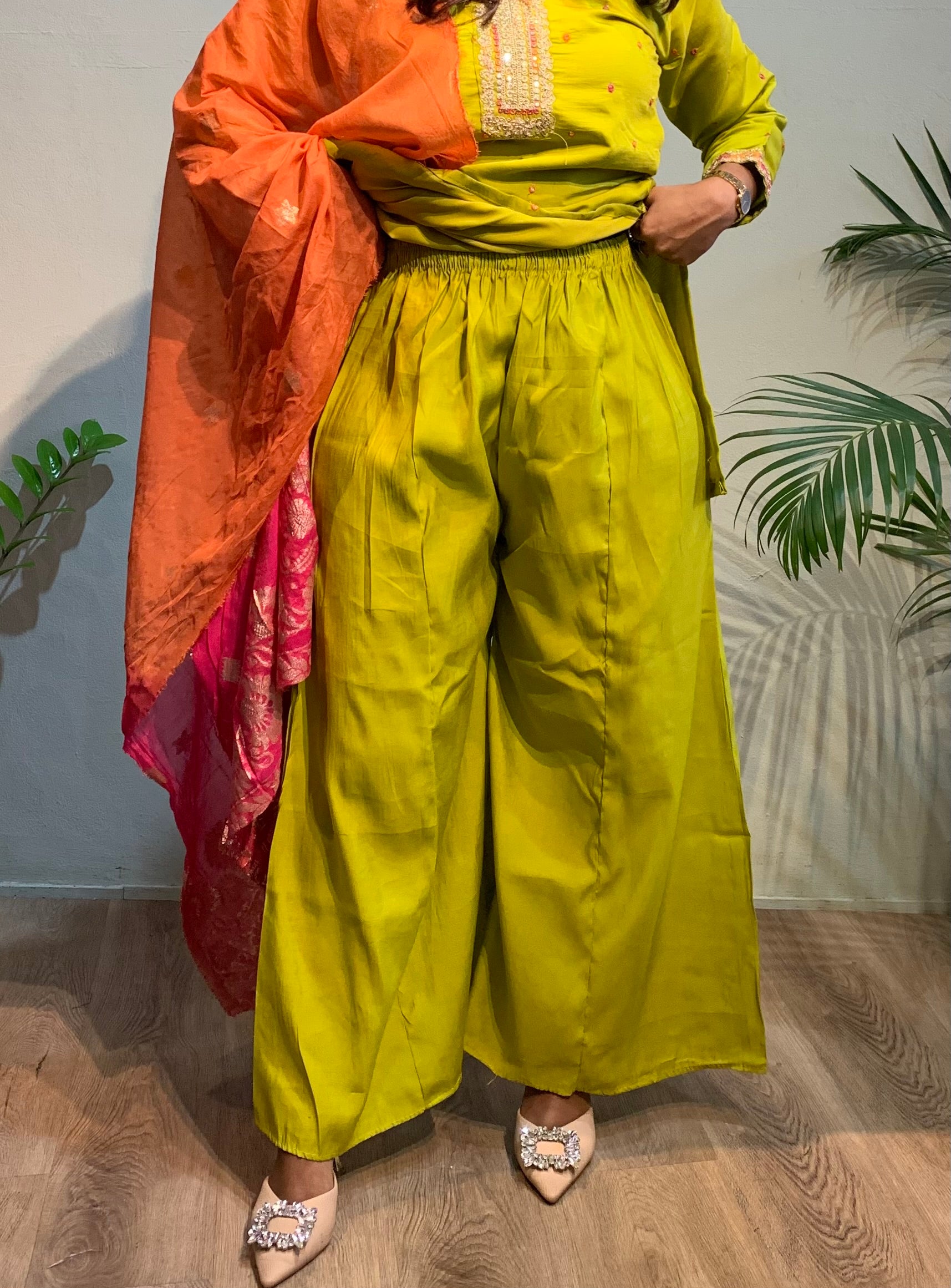 Areshi Churidar