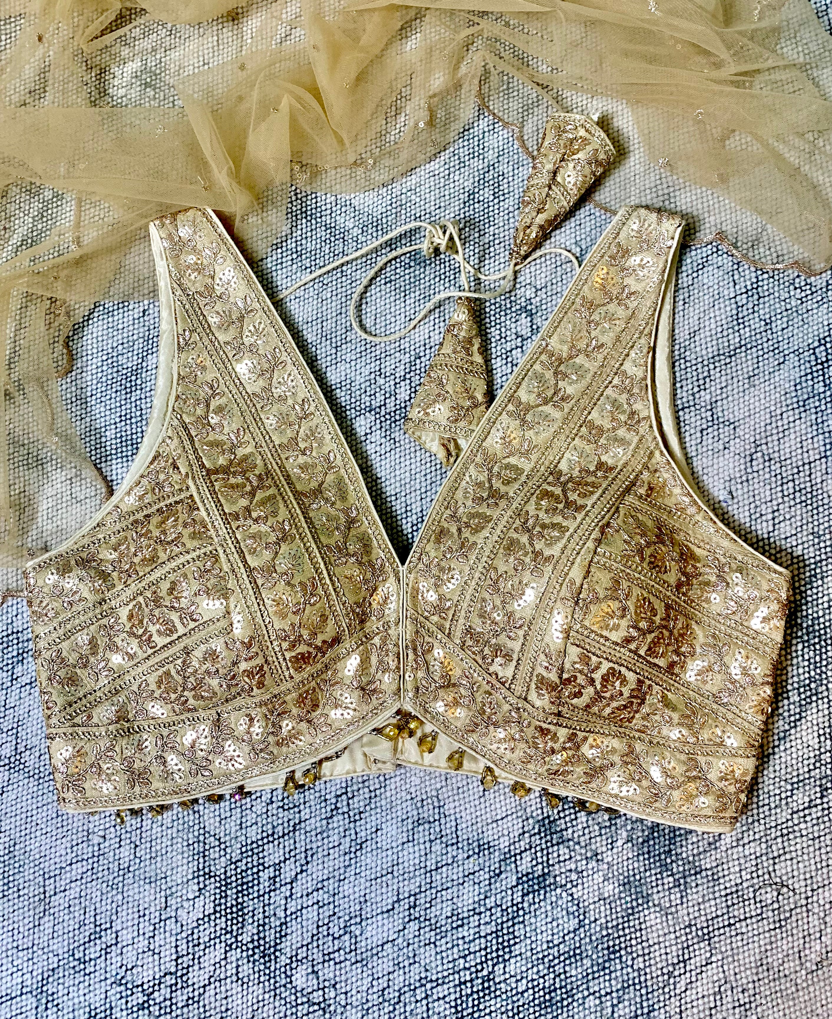 Heavy V sequin
