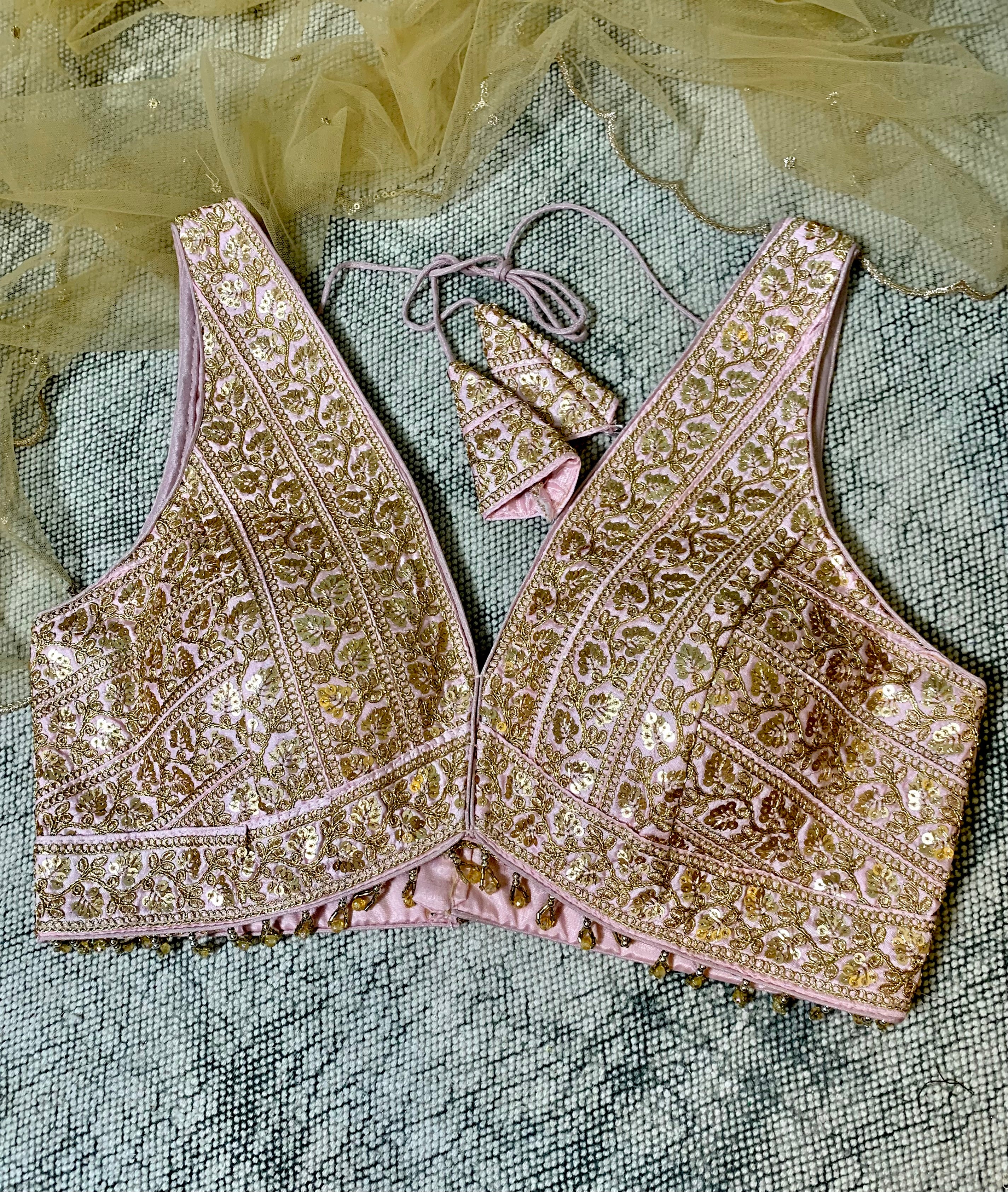 Heavy V sequin