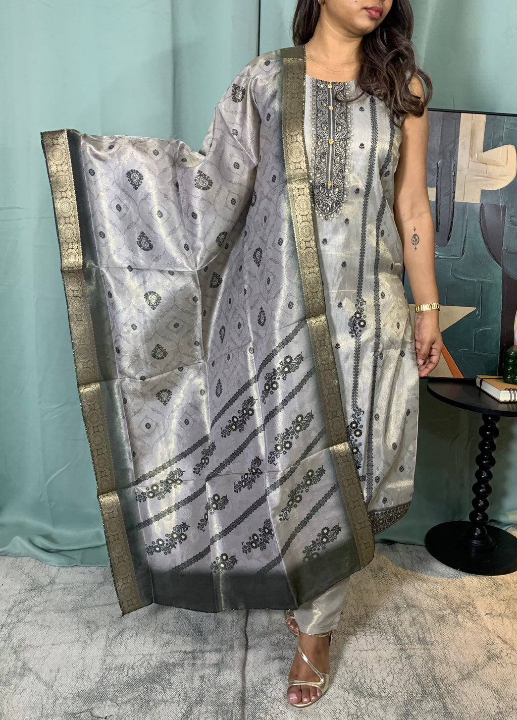 Dishina churidar