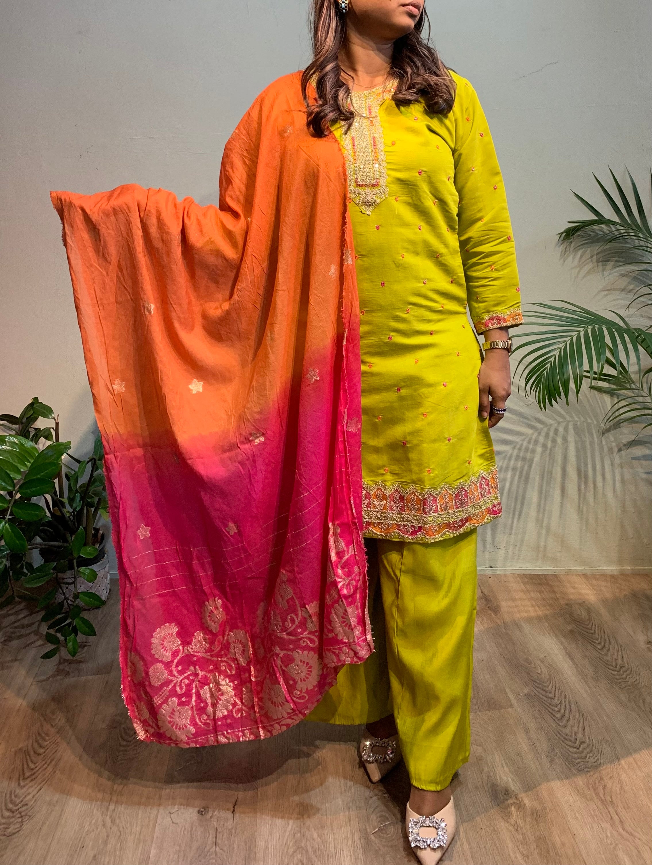 Areshi Churidar