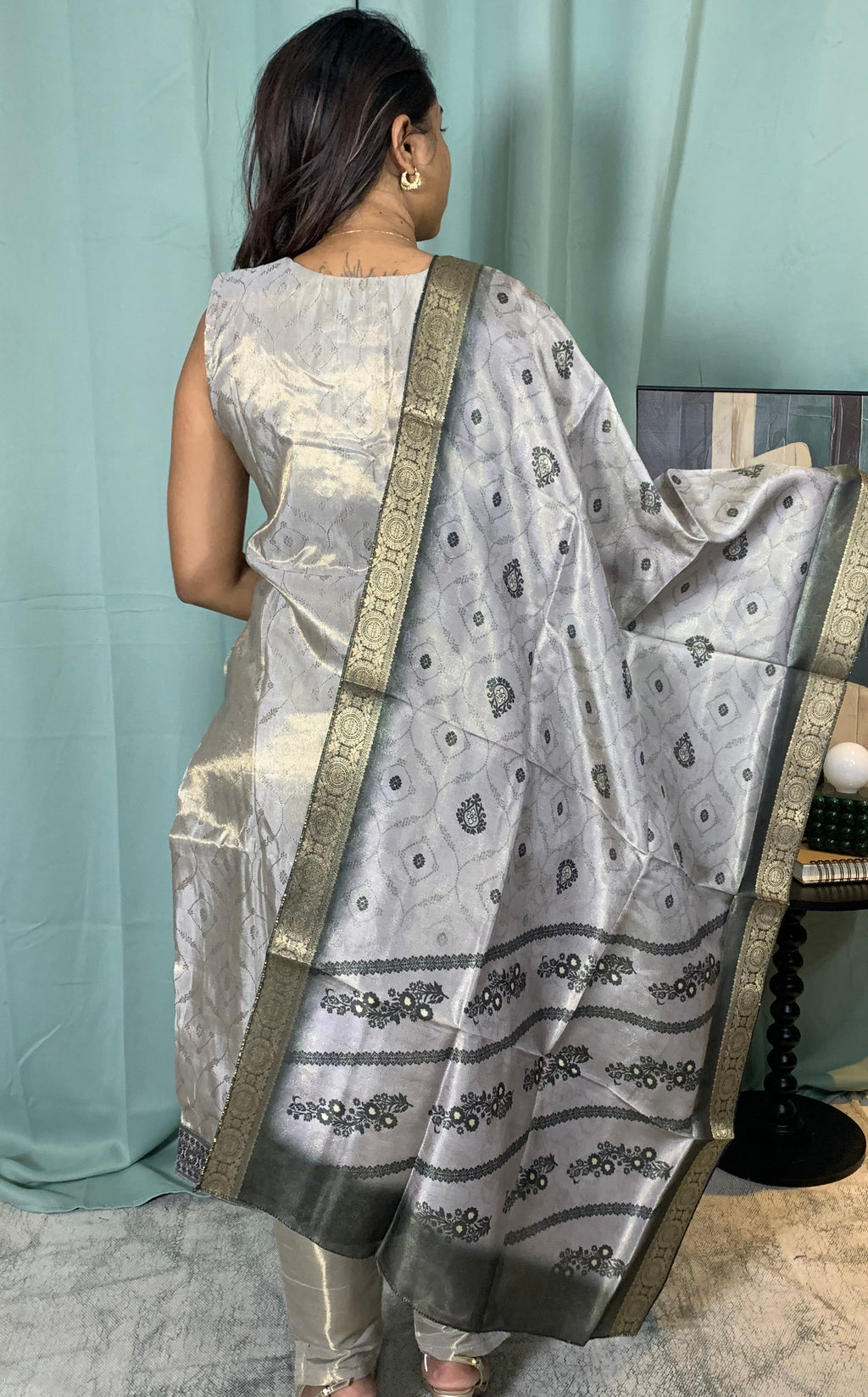 Dishina churidar
