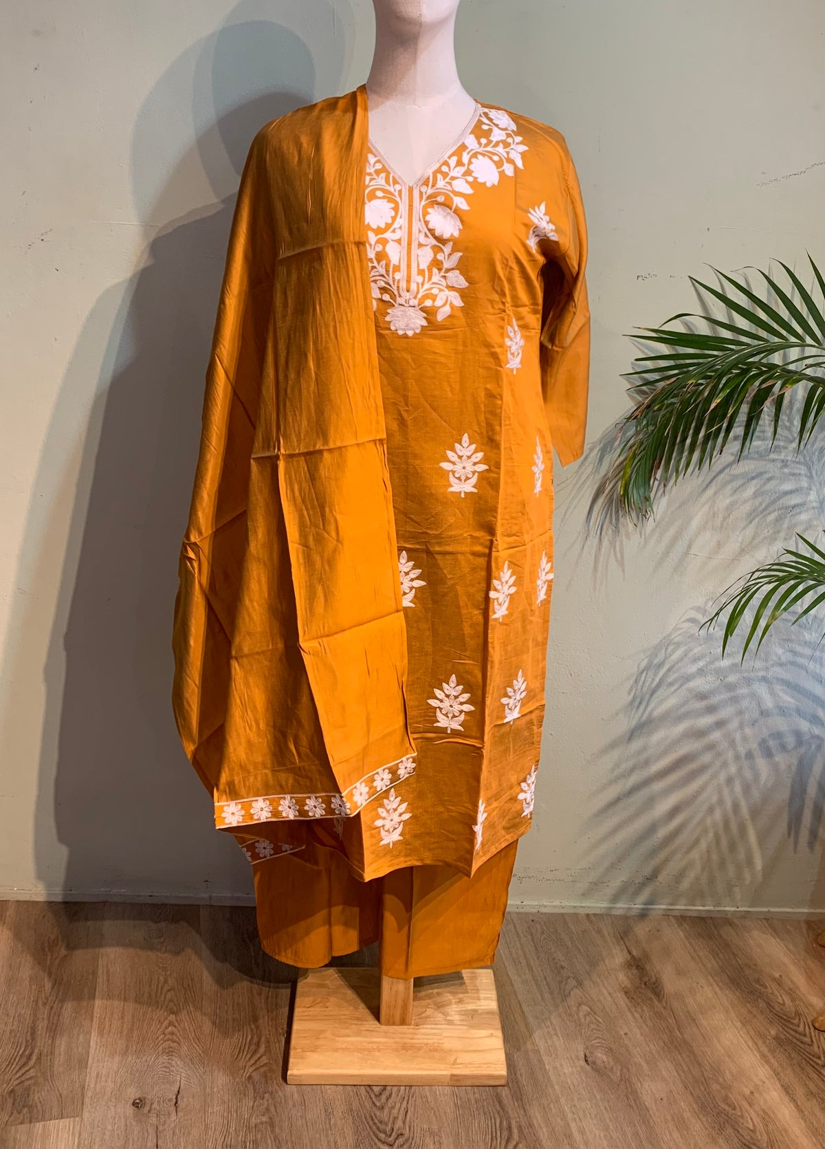 Girishi Churidar