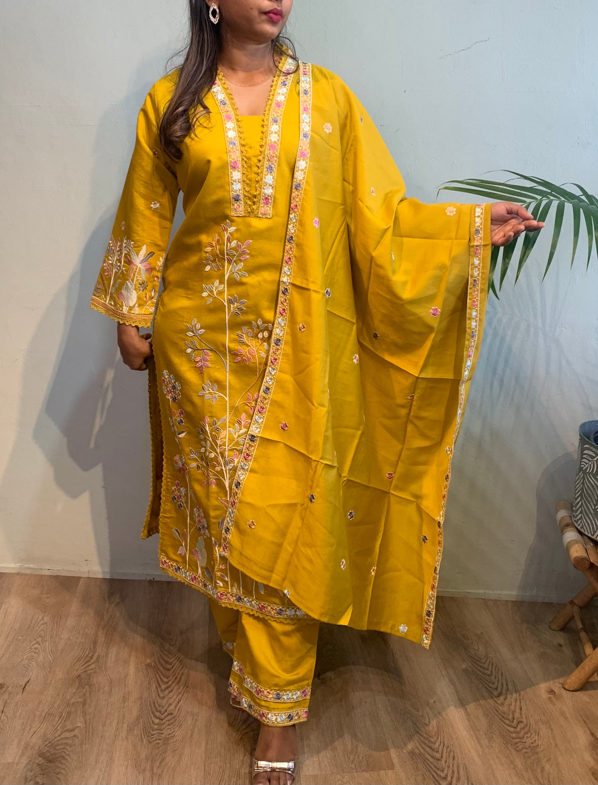 Kirtee churidar
