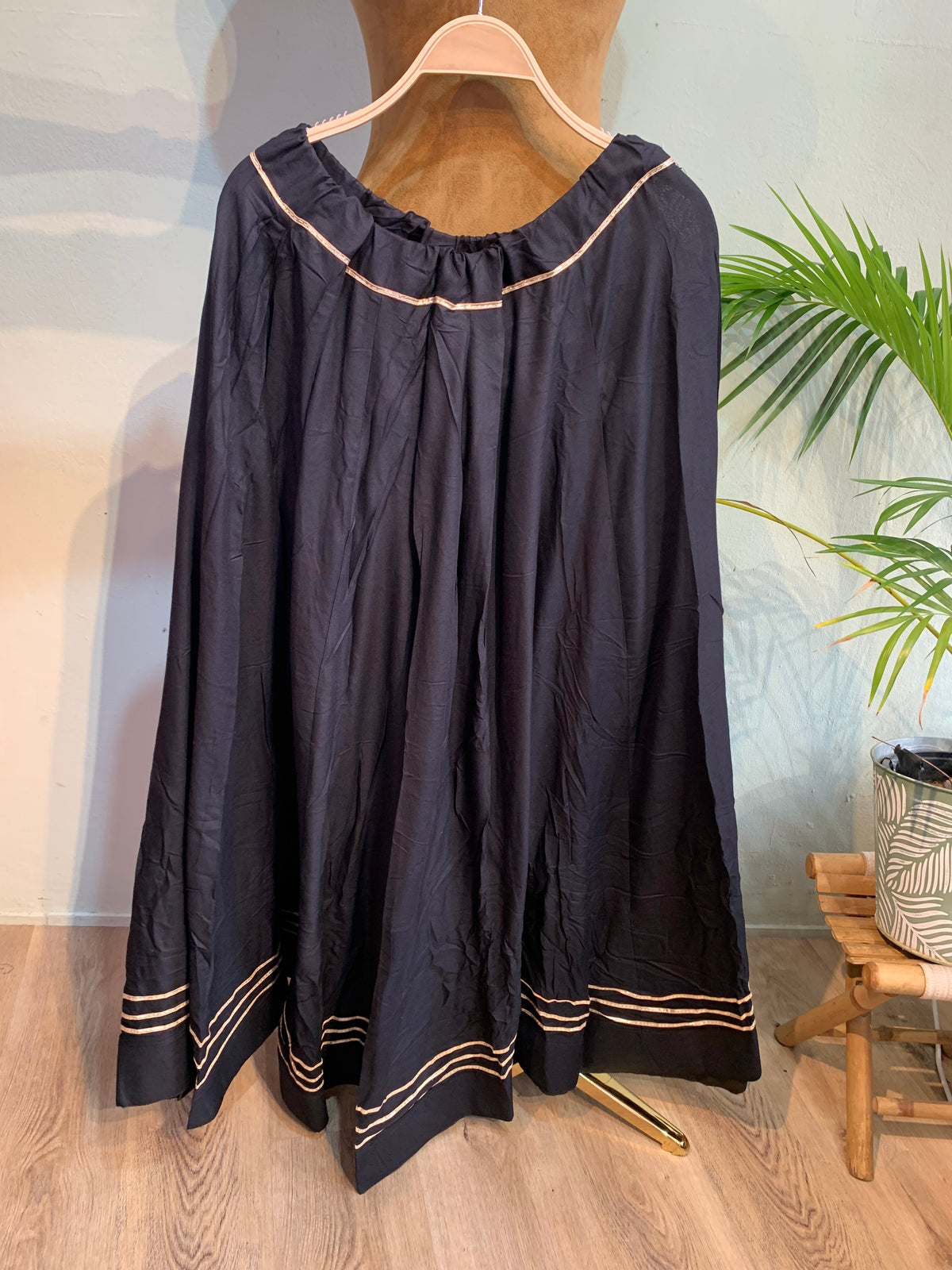 Skirt 3 gold lines
