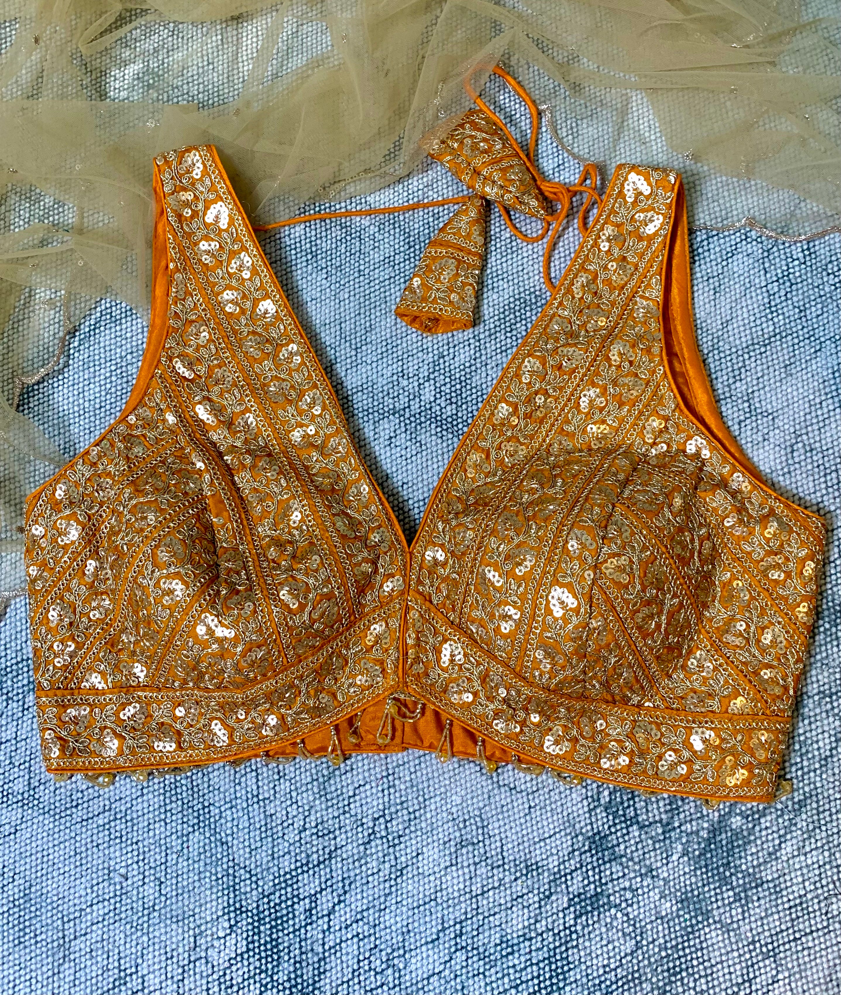 Heavy V sequin