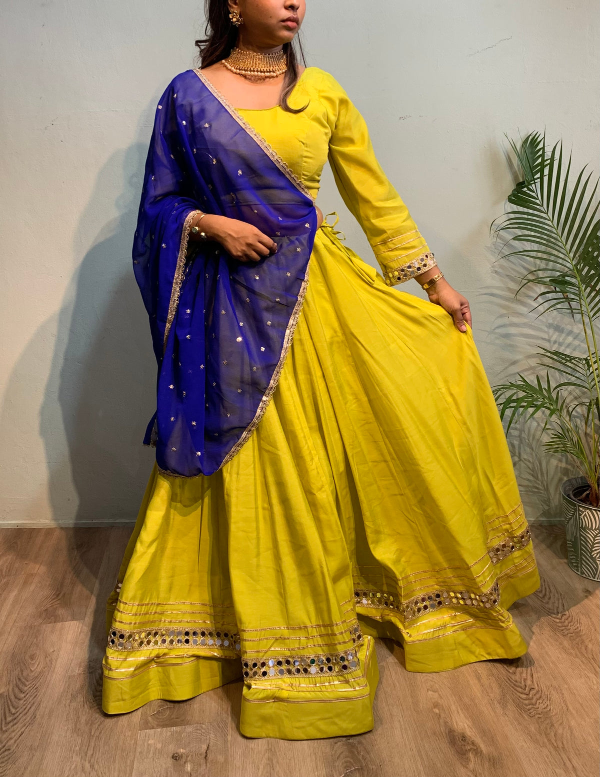 Kriti mirror set